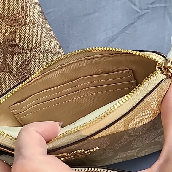 Coach Corner Zip Trio In Signature Canvas NWT - Picture 5 of 8